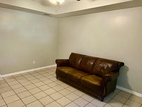 5th image of 1333 Oak St