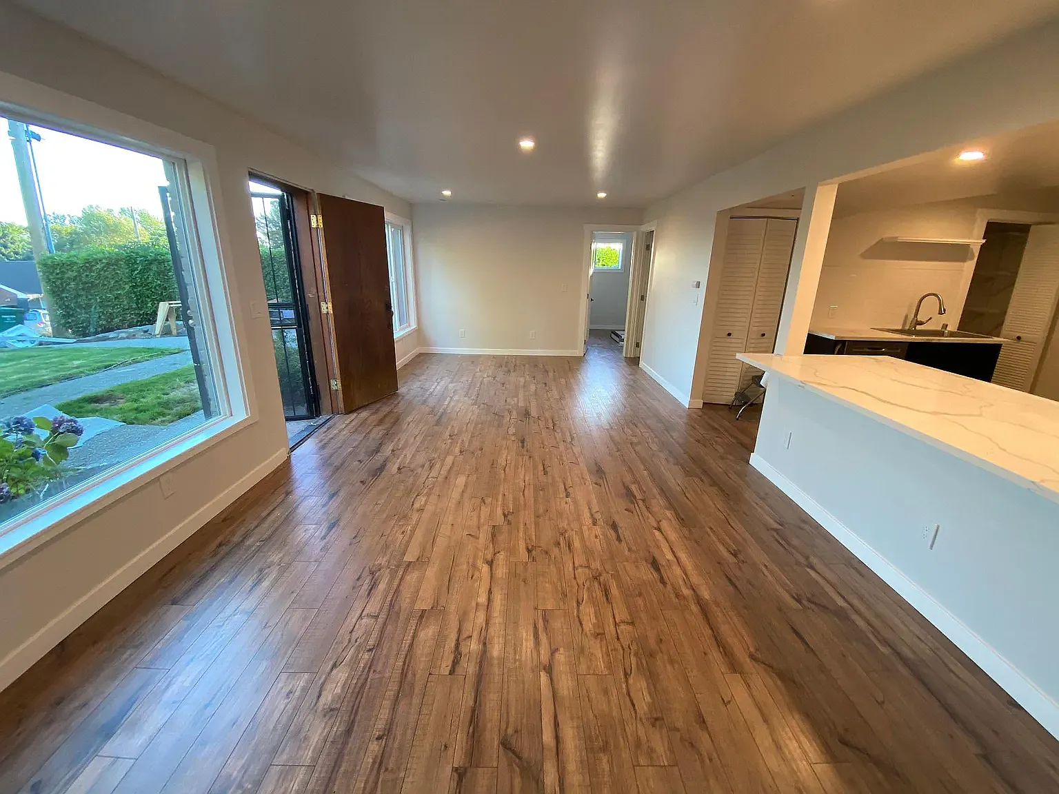1 bed, 940 sqft, $2,175 — Photo 2
