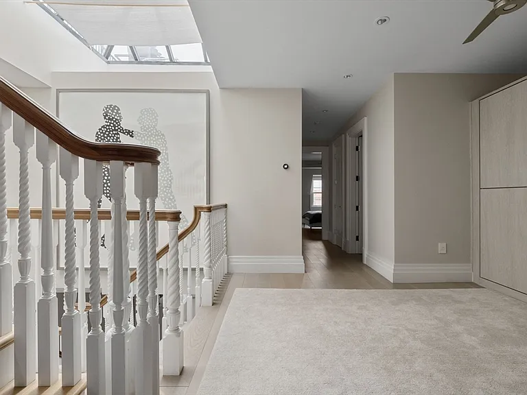 135 Commonwealth Ave — Photo 18
