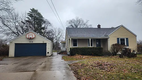 4236 Hunsberger Ave NE Photo 1