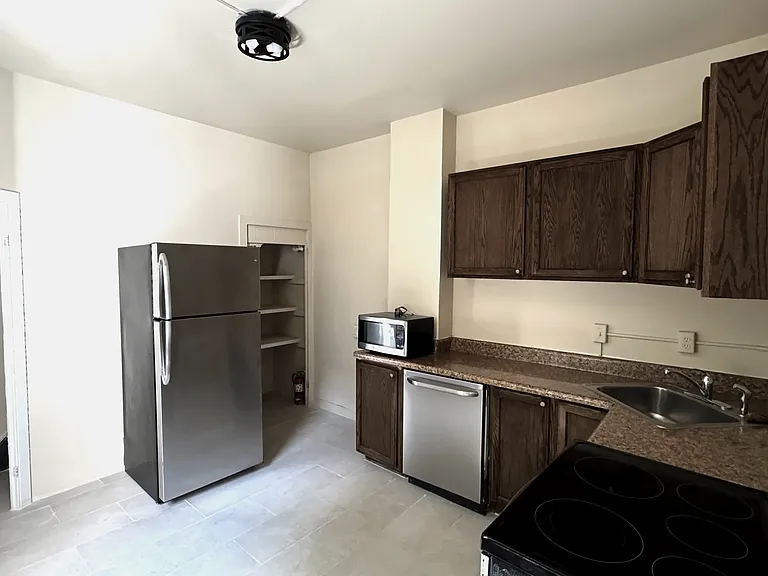 110 N Harrison St — Photo 10
