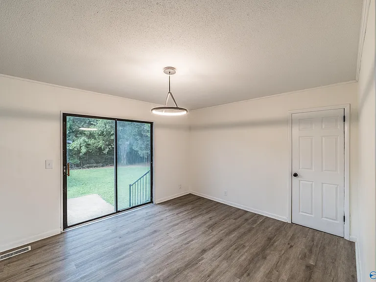 307 Meadowbrook Dr SE — Photo 6
