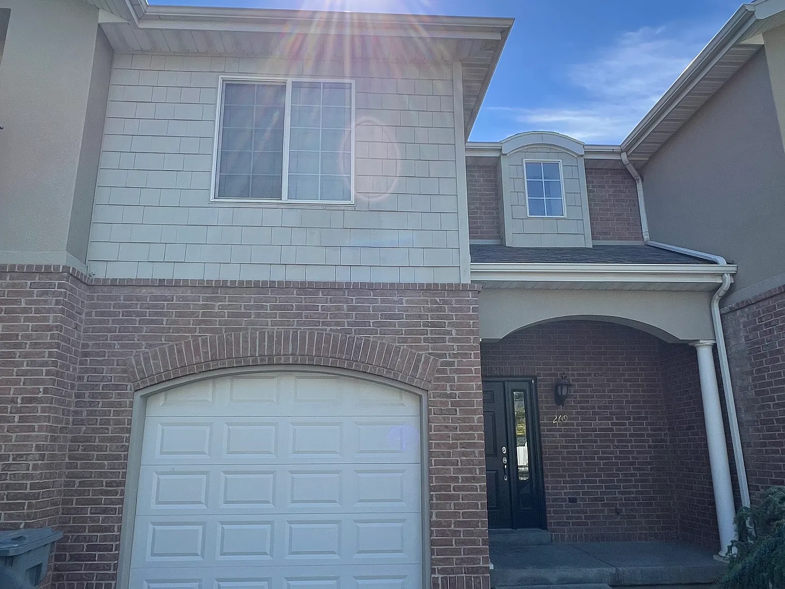3 bed, 2336 sqft, $1,995 — Photo 1
