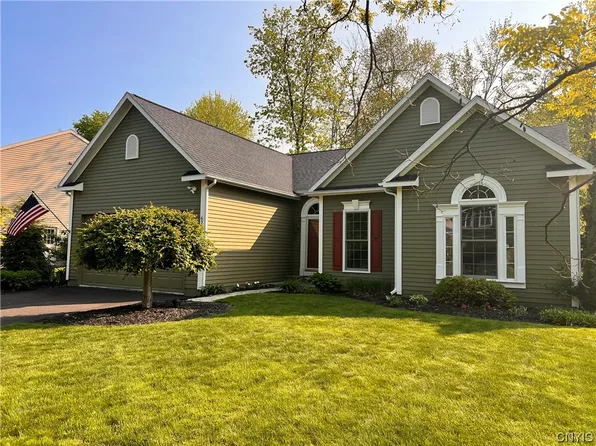 6209 Alletta Cir, Baldwinsville, NY 13027