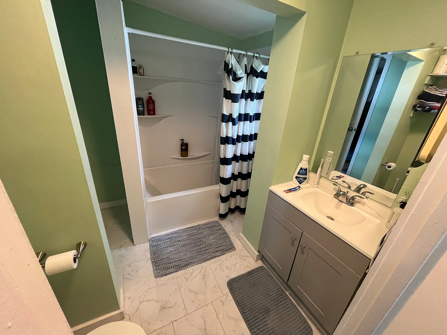 2 bed, 1040 sqft, $1,850 — Photo 4