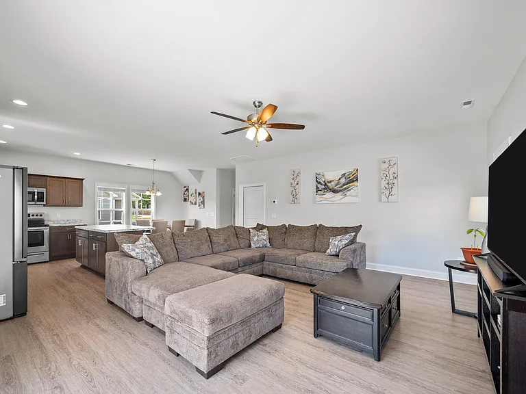 516 Poults Dr — Photo 6