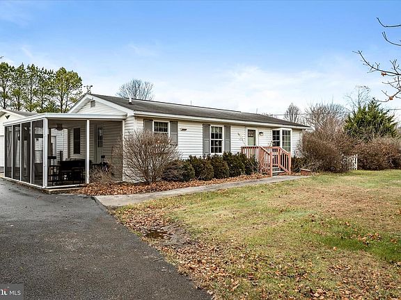 3rd image of 1947 Greensburg Rd