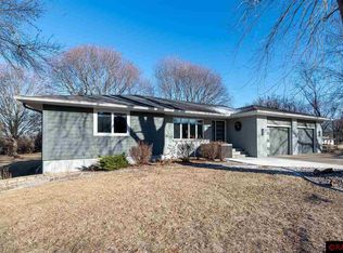 200 Lily Dr, Mankato, MN 56001