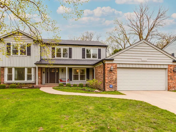12 Victoria Ln, Lincolnshire, IL 60069