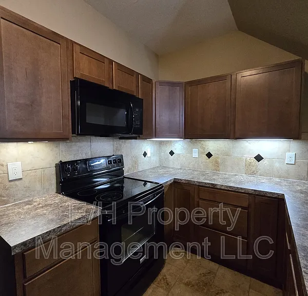 2146 N Woodlawn Blvd — Photo 12