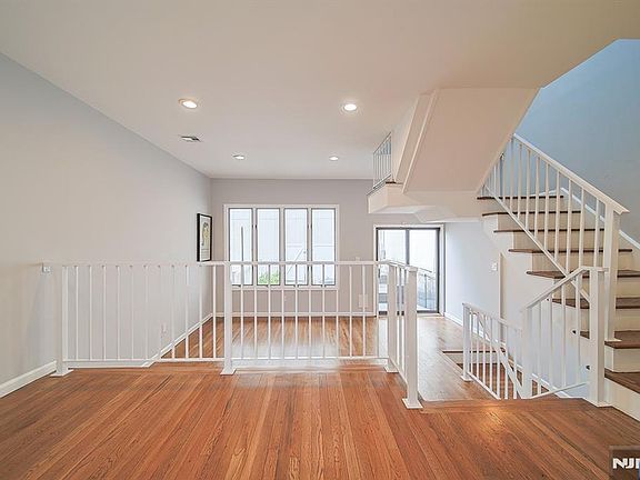 2nd image of 18 Veterans Way