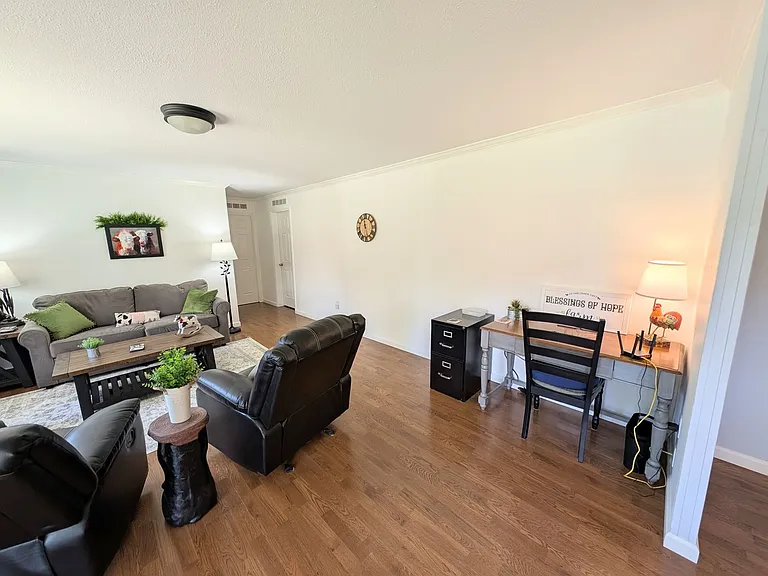 1055 Gunter Corner Rd — Photo 8
