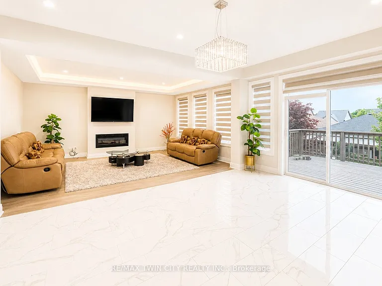514 Bridgemill Cres — Photo 5