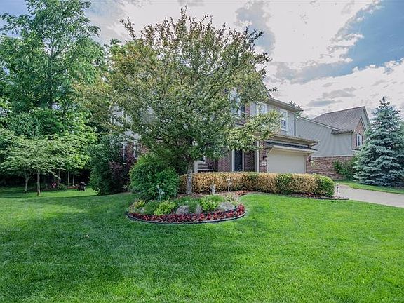2nd image of 46629 Woodside Dr