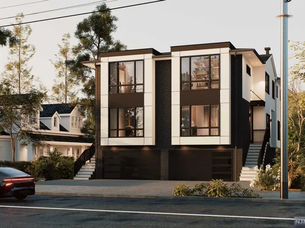 112 E Harwood Ter #B, Palisades Park, NJ 07650