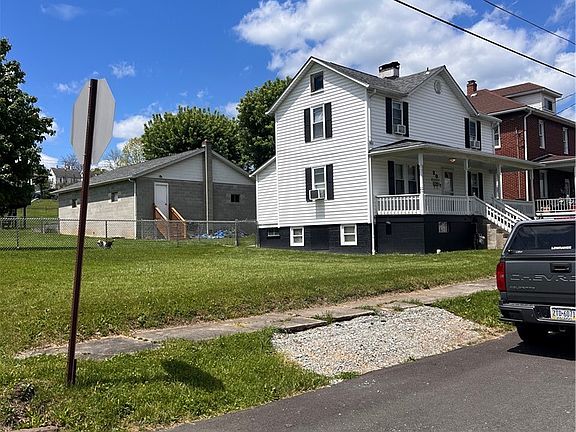3rd image of 20 Maple St