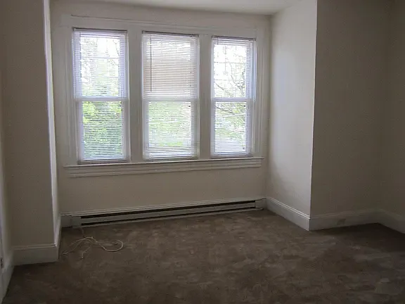 321 Camden Ave — Photo 6