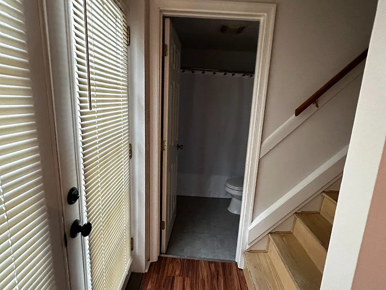1527 W 36th St #2 — Photo 15