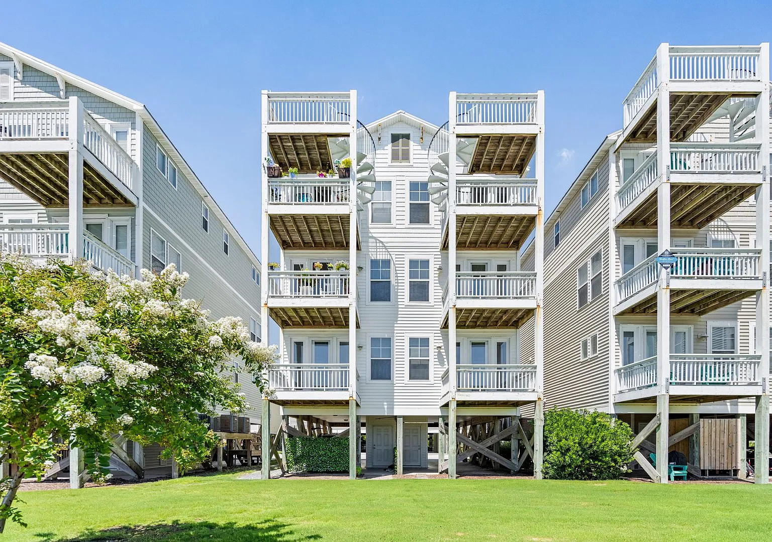 3 Bedroom 2 1/2 bath unfurnished Townhouse located in Surf City-Ocean views — Photo 2