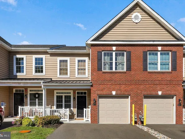 16728 River View Cir, Bristol, PA 19007