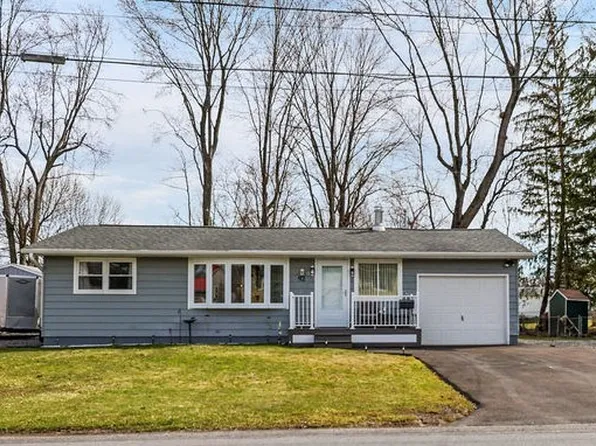 92 Richardson Dr, North Syracuse, NY 13212