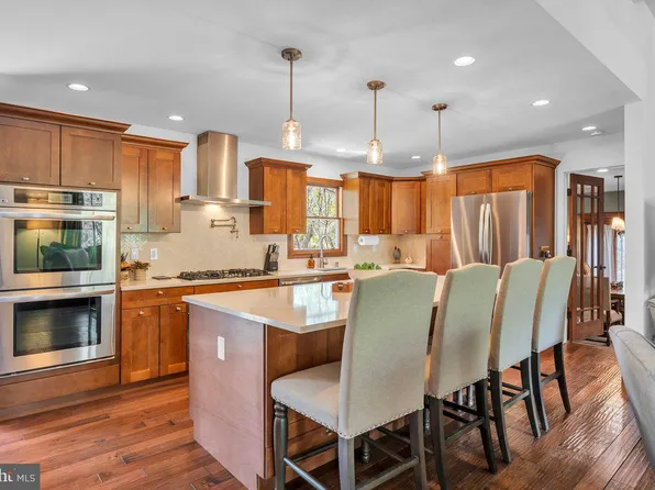 2 Pin Oak Trl, Medford, NJ 08055