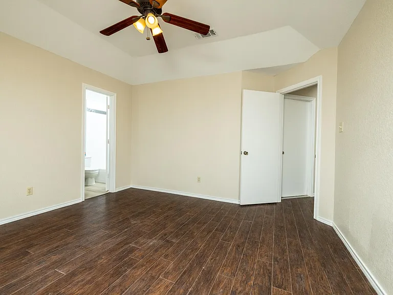 2403 Bayberry Ln — Photo 21