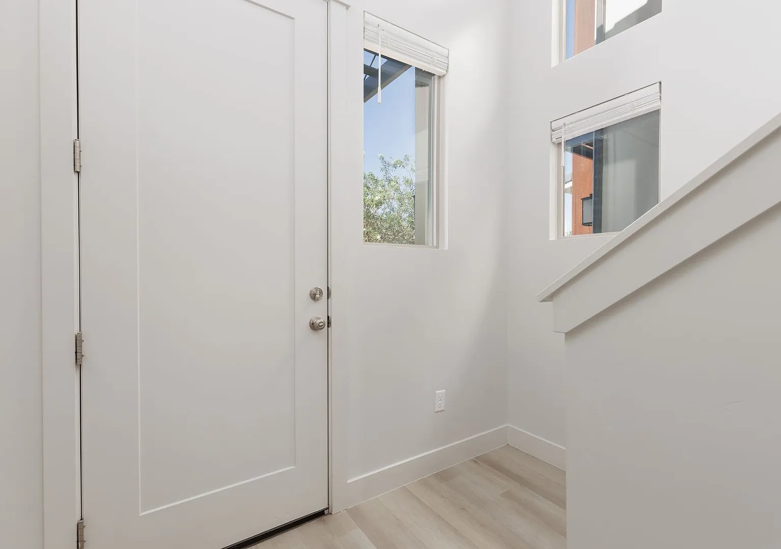 Amazing 4 bed | 2 1/2 bath | 2 car garage in Desert Canyon with washer/dryer/fridge — Photo 4