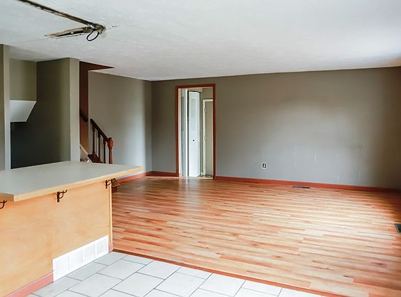 5th image of 500 Brentwood Dr E