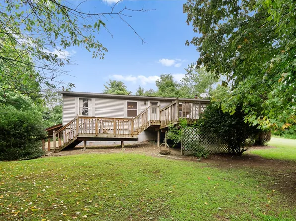 136 Bassett Rd, Clinton, PA 15026