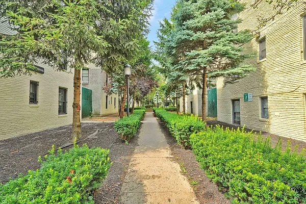 Rented by Compass | media 9