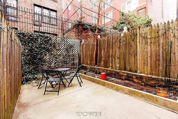 Rented by Town Residential | media 21