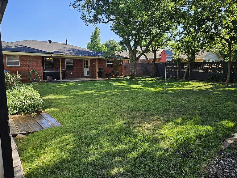 641 W Beam Ave — Photo 16