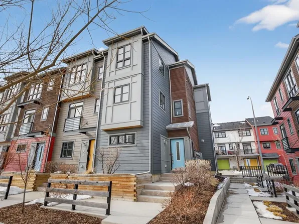 252 E Walden Path SE, Calgary, AB T2X 4C4