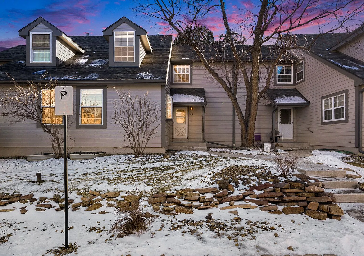 3 Bedroom Townhouse in School District #12, Main Level bedroom, 1 Car Garage — Photo 1