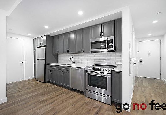 3rd image of 251 W 117th St APT 13D