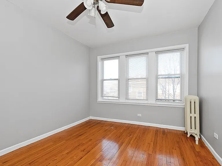 6200 S Albany Ave — Photo 8