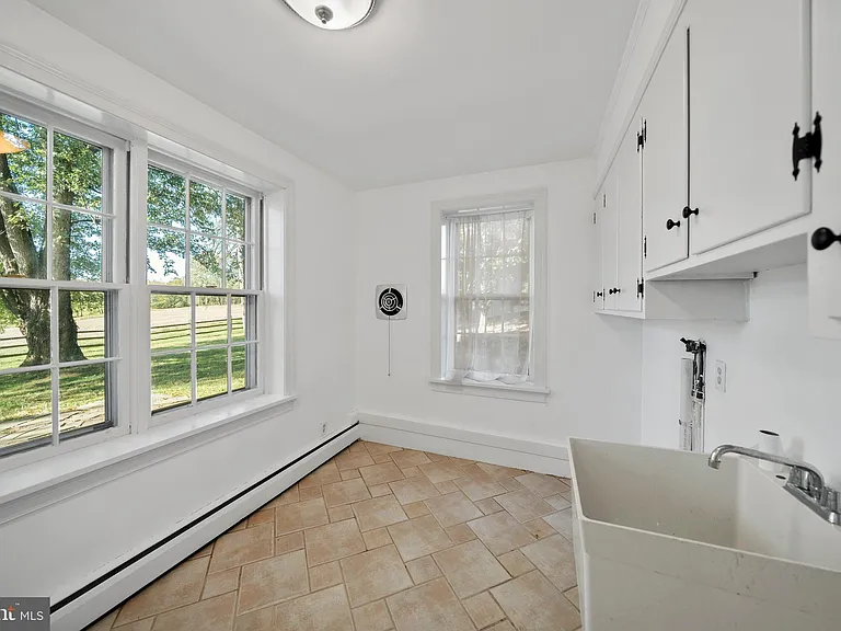 1025 N Chatham Rd — Photo 12