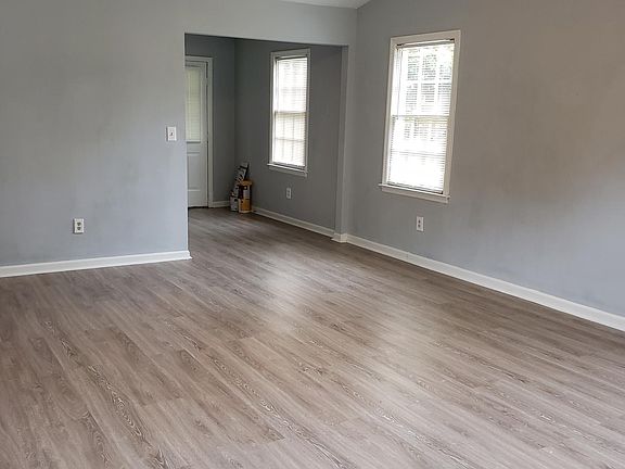 2nd image of 400 Freeport Dr