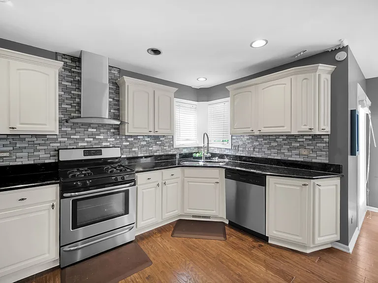 2518 Adamsway Dr — Photo 18