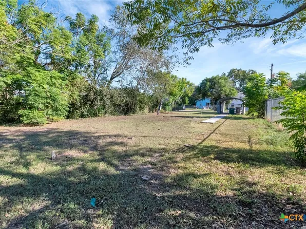 304 E Sabine St #A, Victoria, TX 77901