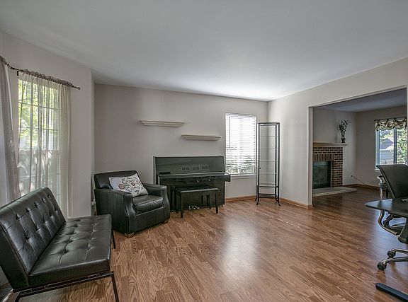 3rd image of 904 Joan Ct
