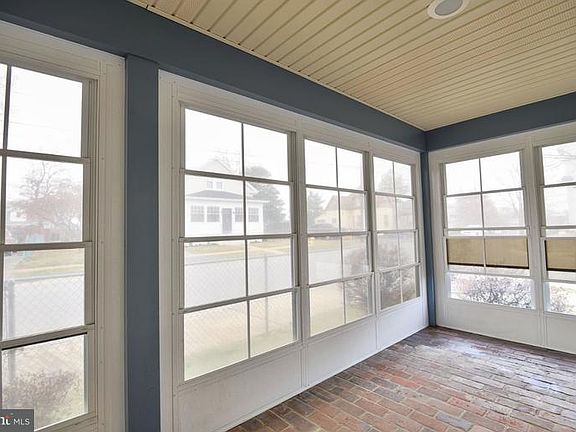 5th image of 304 N Lake St