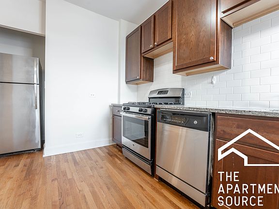 5th image of 1609 W Berteau Ave #3