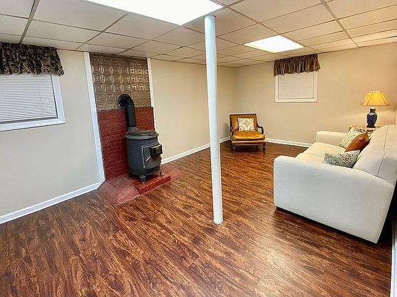 3rd image of 3822 Newhall Dr NW