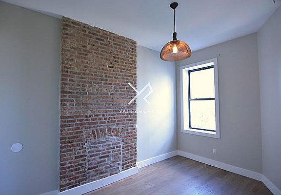 3rd image of 1043 Bedford Ave APT 3A