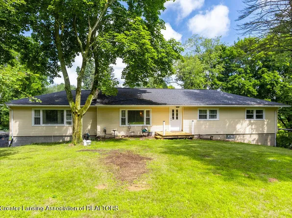 10032 Blackberry Ln, Haslett, MI 48840