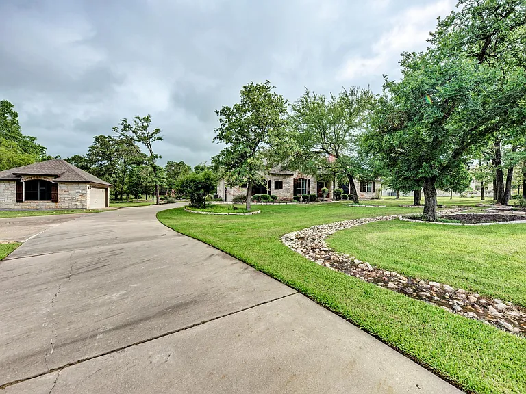 170 Stephen F Austin Blvd — Photo 2