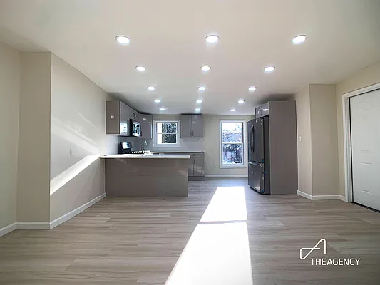 Rented by The Agency | media 15