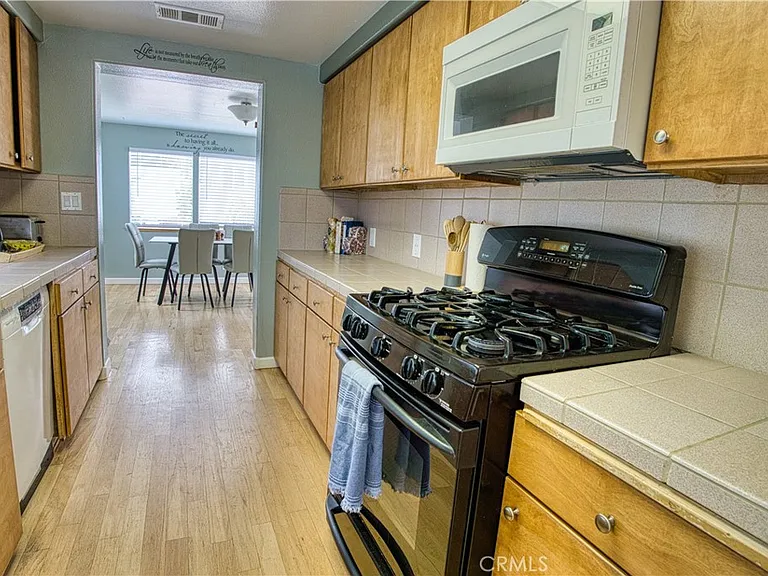 978 Balboa St — Photo 11